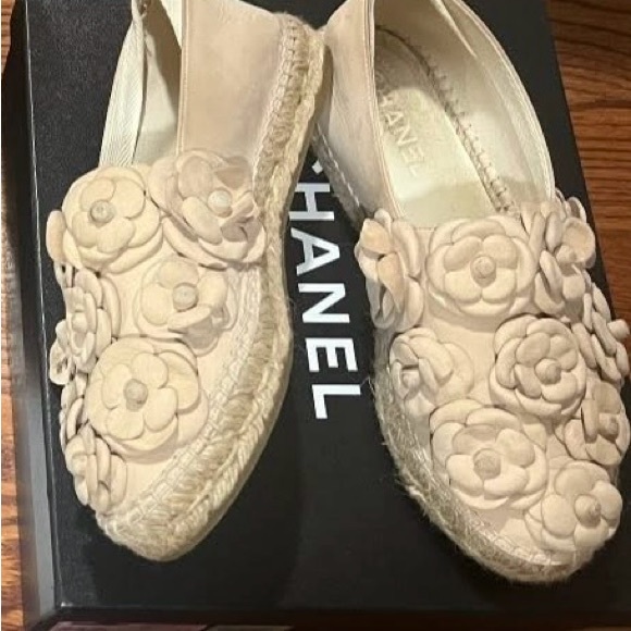 CHANEL Cream Floral Espadrilles shoes 39 USA 8.5 - Picture 1 of 6